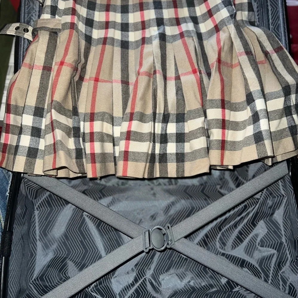 Authentic Burberry Tan Plaid Women's Skirt - Picture 4 of 6